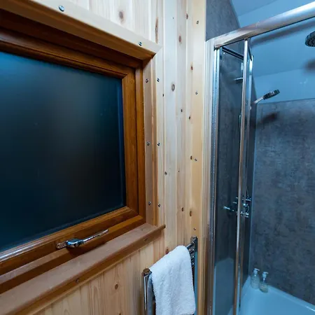 Missin' Link Glamping Hotel West Hoathley Exterior photo