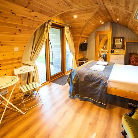 Missin' Link Glamping Hotel West Hoathley Exterior photo
